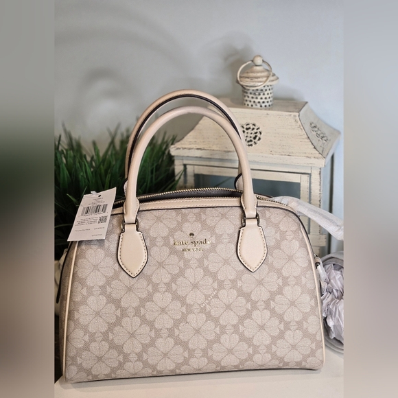 kate spade Handbags - Kate Spade Satchel/Crossbody